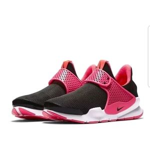 Nike sock dart (gs) size 7y brand new! Price drop